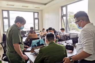 Cơ quan chức năng lập biên bản tại hiện trường vụ việc.