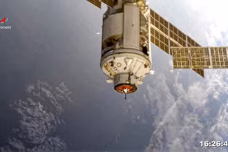 Module Nauka được nhìn thấy trước khi cập bến Trạm vũ trụ quốc tế. (Ảnh: Roscosmos).
