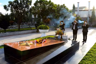 Lãnh đạo tỉnh Bình Dương viếng Nghĩa trang liệt sĩ nhân ngày Ngày Thương binh, liệt sĩ.