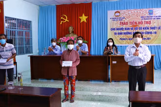 Hơn 6.300 người bán vé số dạo tại Sóc Trăng được hỗ trợ tiền do ảnh hưởng dịch