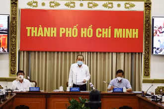 Phó Thủ tướng Thường trực Trương Hòa Bình phát biểu chỉ đạo tại cuộc họp.