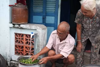 Hộ nghèo được miễn tiền sử dụng nước sạch 6 tháng.