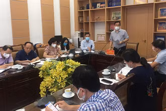 PGS, TS Lương Ngọc Khuê, Cục trưởng Cục quản lý Khám, chữa bệnh (Bộ Y tế), Phó Chủ tịch Hội đồng Y khoa quốc gia chủ trì cuộc họp.