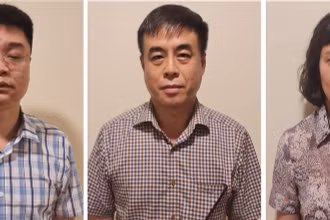 Các bị can vừa bị khởi tố.