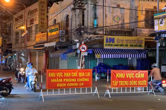 Khu vực buôn bán nhộn nhịp nhất thành phố Thủ Dầu Một (tỉnh Bình Dương) giờ hạn chế người qua lại để phòng, chống Covid-19.