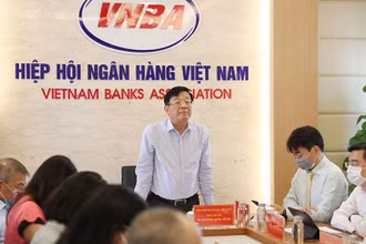 Hiệp hội Ngân hàng họp với các thành viên về việc giảm lãi suất.
