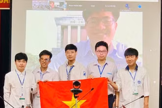 Thí sinh đội tuyển quốc gia Việt Nam tham dự Olympic Toán học quốc tế 2021