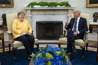 Tổng thống Biden tiếp Thủ tướng Merkel trong Phòng Bầu dục, Nhà Trắng, ngày 15/7. (Ảnh: AP)