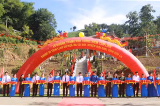 Cắt băng khánh thành Khu tưởng niệm tâm linh Ngã ba Cò Nòi.