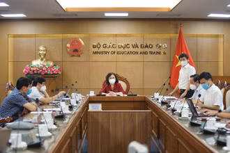 Thứ trưởng Bộ Giáo dục và Đào tạo Ngô Thị Minh yêu cầu ngành giáo dục là tiếp tục tập trung cao độ trong công tác tổ chức Kỳ thi tốt nghiệp đợt 2