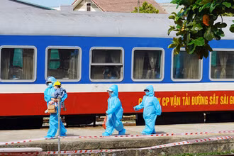 Người dân Quảng Trị được đưa từ TP Hồ Chí Minh về Đông Hà bằng tàu hỏa ngày 29/7