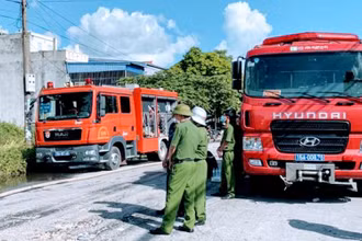 Đến hơn 15 giờ ngày 10/7, đám cháy đã được khống chế.