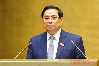 Thủ tướng Chính phủ Phạm Minh Chính trình bày trước Quốc hội Tờ trình về cơ cấu tổ chức của Chính phủ nhiệm kỳ Quốc hội khóa XV, sáng 22/7. Ảnh: DUY LINH