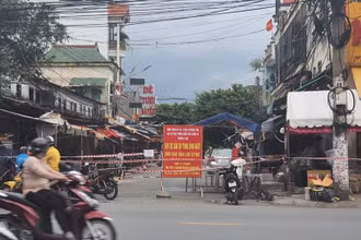 Phong tỏa một khu vực liên quan ca mắc Covid-19 tại khu phố Nhị Đồng, phường Dĩ An, thành phố Dĩ An.