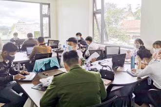 Cơ quan chức năng lập biên bản vụ việc tại hiện trường.