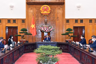 Thủ tướng Chính phủ Phạm Minh Chính tiếp Đại sứ Romania. (Ảnh: NHẬT BẮC)