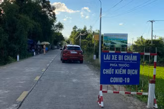 Huyện Đồng Xuân là địa phương duy nhất chưa phát hiện ca nhiễm Covid-19, nhưng công tác kiểm tra kiểm soát vẫn được tổ chức nghiêm ngặt tại các tuyến đường ra vào huyện.