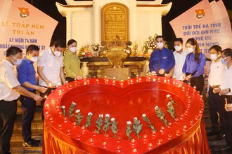 Thắp nến tri ân các anh hùng, liệt sĩ tại Ngã ba Đồng Lộc
