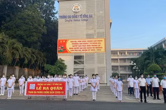 Sáng 3/7, 70 giáo viên, sinh viên Trường Cao đẳng y tế Đồng Nai ra quân hỗ trợ lấy mẫu xét nghiệm.