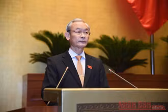 Chủ nhiệm Ủy ban Tài chính, Ngân sách của Quốc hội Nguyễn Phú Cường trình bày Báo cáo thẩm tra, sáng 24/7. Ảnh: QUANG HOÀNG