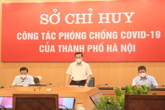 Chủ tịch UBND thành phố Hà Nội Chu Ngọc Anh chủ trì cuộc họp chiều 24-7.