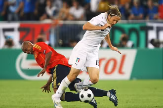 Tây Ban Nha và Italia trong trận tứ kết Euro 2008. (Ảnh: Zimbio)