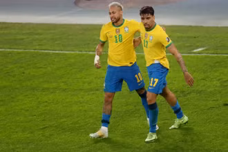 Neymar (số 10) tiếp tục để lại dấu ấn ở trận đấu này. (Ảnh: Getty)