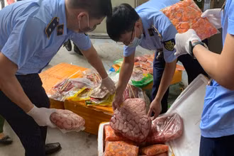 Kiểm đếm tang vật.