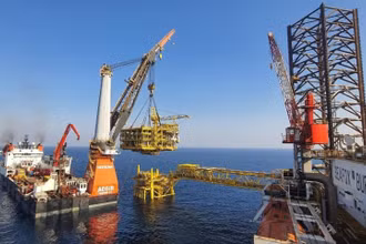 Lắp đặt khối thượng tầng Dự án Gallaf 1, ngoài khơi Qatar.