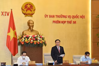 Chủ tịch Quốc hội Vương Đình Huệ phát biểu khai mạc phiên họp. Ảnh: DUY LINH