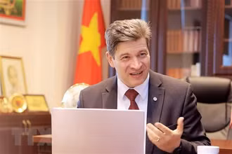 Giáo sư-Tiến sĩ khoa học lịch sử Vladimir Kolotov trả lời phỏng vấn. (Ảnh: Trần Hiếu/TTXVN)