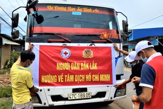 Những “chuyến xe yêu thương” chở các loại thực phẩm người dân Đắk Lắk đóng góp hỗ trợ người dân thành phố Hồ Chí Minh vượt qua dịch bệnh.