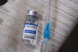 Vaccine Sputnik V ngừa Covid-19 của Nga. (Ảnh: Reuters)