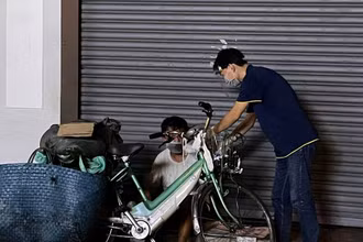Mỗi ngày nhóm thiện nguyện phát 1.000 suất cơm tới người cơ nhỡ khi TP Hồ Chí Minh giãn cách.
