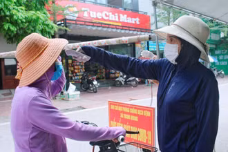 Chốt kiểm dịch tại xã Thanh Quang, huyện Nam Sách.