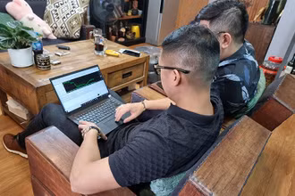 Forex đang trở thành kênh đầu tư ưa thích của nhiều người, nhất là giới trẻ yêu công nghệ.
