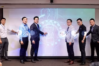 Đại diện Trung ương Đoàn Thanh niên Cộng sản Hồ Chí Minh, Thành đoàn Hà Nội và các đơn vị liên quan thực hiện nghi lễ phát động cuộc thi.