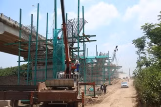 Cầu Vĩnh Tuy giai đoạn 2 đang được khẩn trương thi công.