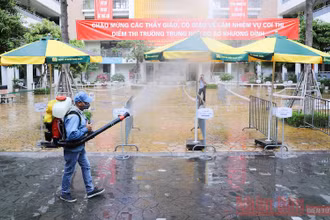 Hà Nội phun khử khuẩn các địa điểm tổ chức thi tốt nghiệp THPT