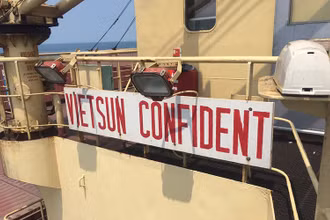 Tàu hàng VIETSUN CONFIDENT chở hơn 6.700 tấn hàng hành trình từ TP Hồ Chí Minh đi Nghệ An