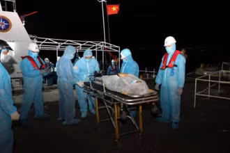 Cứu nạn thành công thuyền viên Philippines gặp nạn trên biển