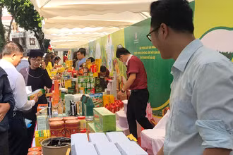 Gian hàng giới thiệu các sản phẩm OCOP. 