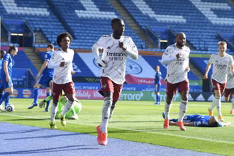 Pepe (giữa) xuất sắc góp một bàn thắng cho Arsenal.