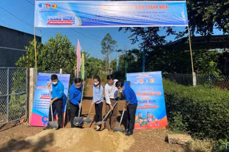 Khởi công xây dựng tuyến đường bê-tông ở TP Long Khánh.
