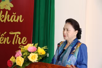 Đồng chí Nguyễn Thị Kim Ngân phát biểu tại buổi trao quà.