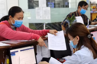 Giao dịch tại cơ quan bảo hiểm xã hội (Ảnh: VSS).