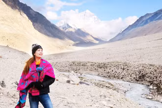 Di Li và hoàng hôn trên đỉnh Everest. Ảnh: FB nhân vật.
