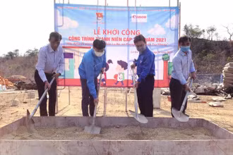 Khởi công xây dựng điểm trường.