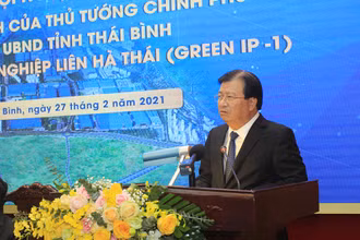 Phó Thủ tướng Chính phủ Trịnh Đình Dũng phát biểu chỉ đạo tại hội nghị.