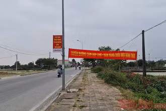 Tuyến đường thường tổ chức chợ Viềng ở xã Kim Thái (huyện Vụ Bản, Nam Định) không xuất hiện hàng, quán như mọi năm.